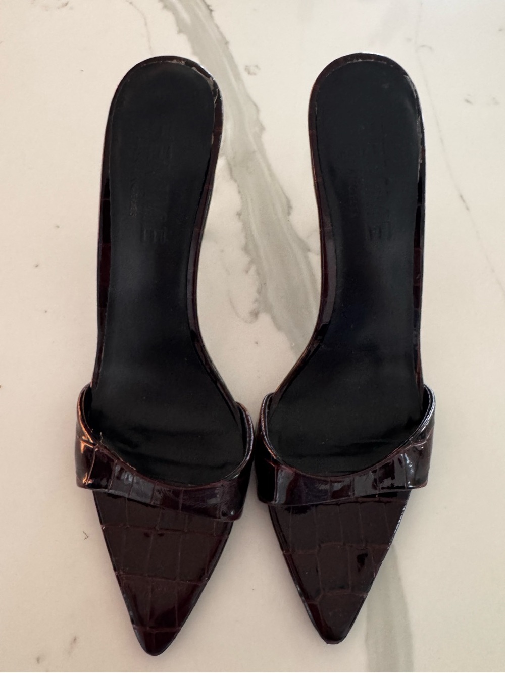 Kaia 100 Slipper in Exotic Burgundy
FEMME LA
Color: Exotic Burgundy. Size 6 (36)